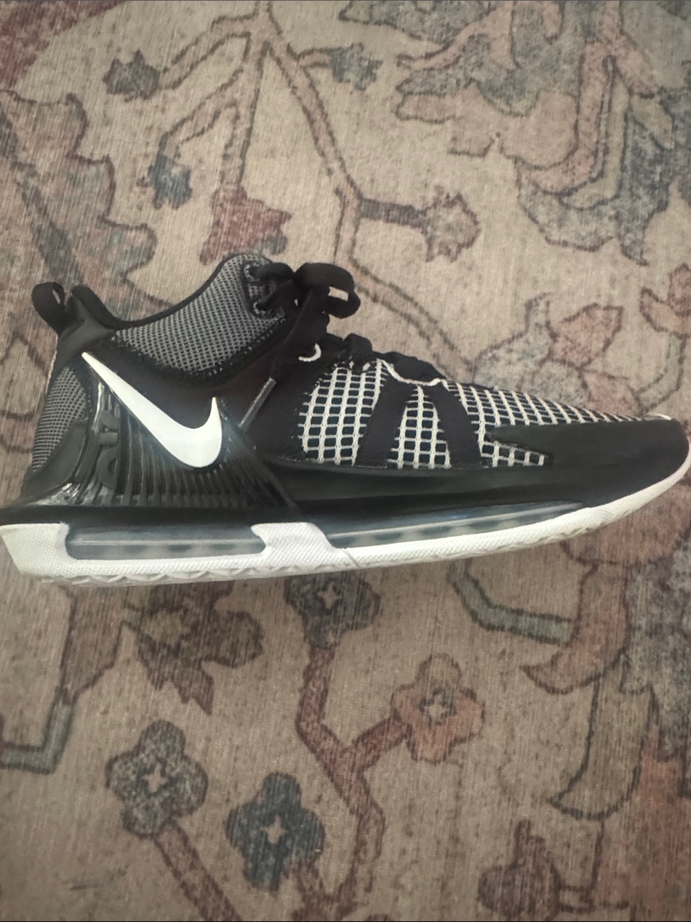 Nike Men’s Black Witness v11 HO performance Lebron basketball shoes